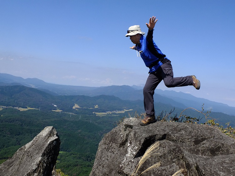 鳥になる（若杉山山頂）